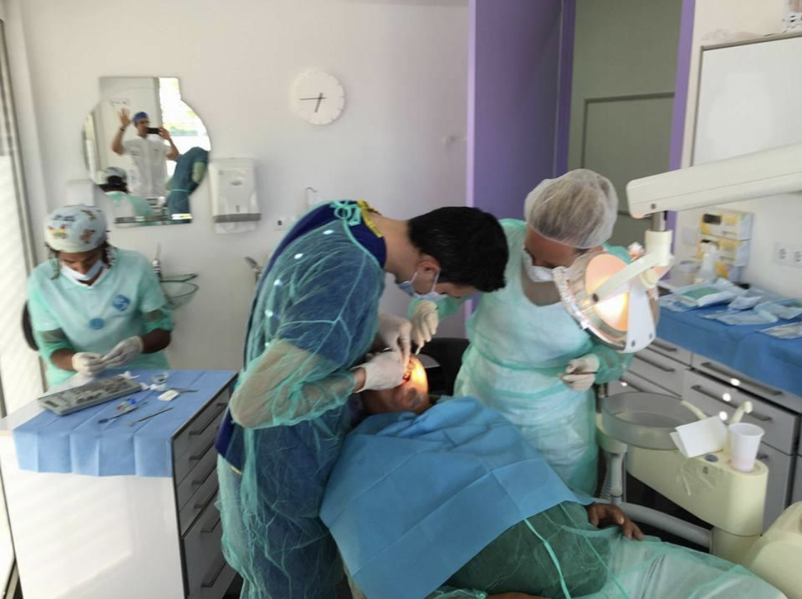 Oralna kirurgija s implantologijom - 